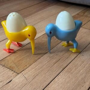 Vintage Kiwi Bird Salt & Pepper Shaker Set Yellow Blue Plastic MCM Kitsch Retro